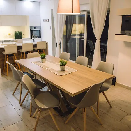 Exotic In Novigrad With Private Swimming Pool Brtonigla