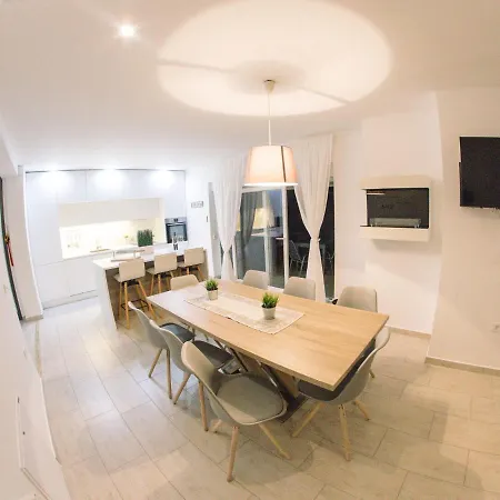 Villa Exotic In Novigrad With Private Swimming Pool